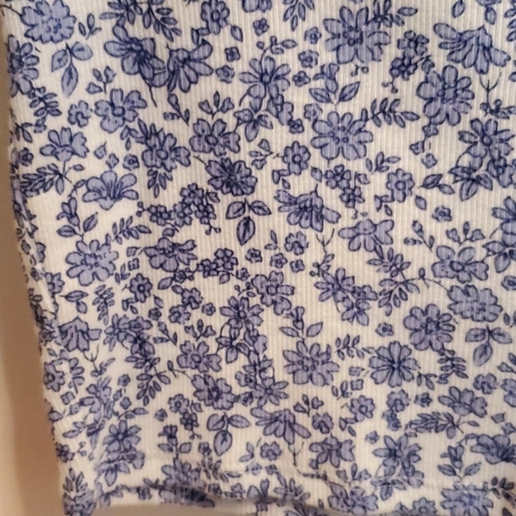 Hollister blue floral top - Picture 8 of 12